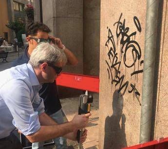 A Varese arriva il laser che ripulisce le opere vandalizzate A Varese arriva il laser che ripulisce le opere vandalizzate